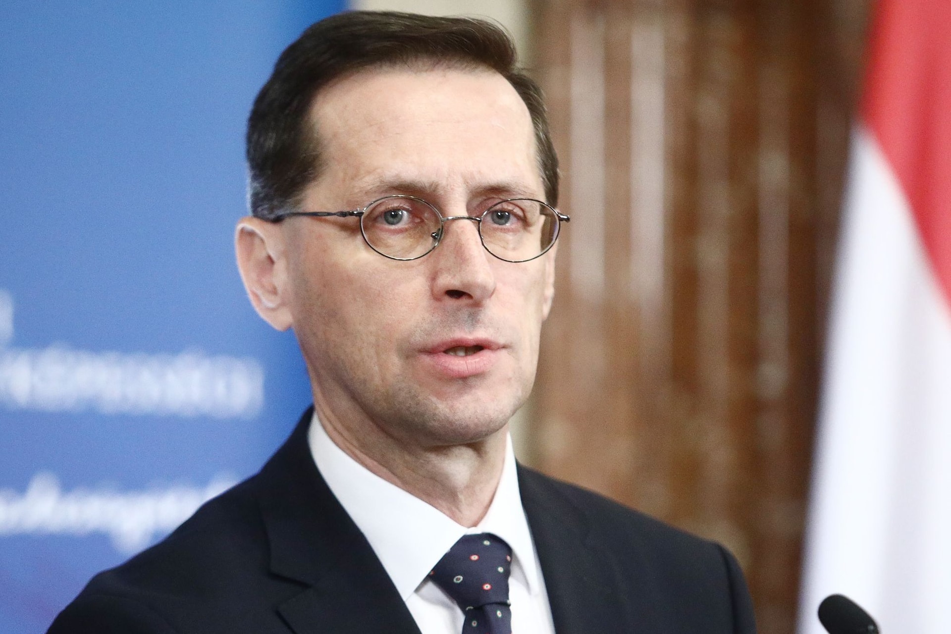 Varga Mihály: A kormány megtette az első lépéseket a munkahelyek megvédéséért
