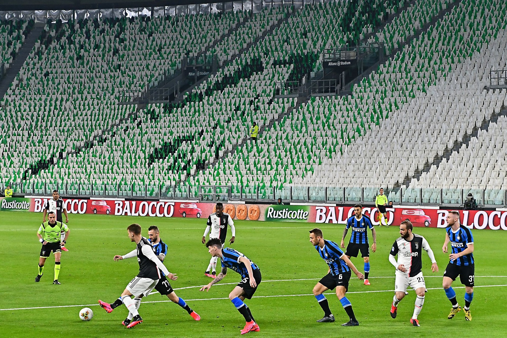 Csak az biztos, hogy a Juventus visszavette a vezetést