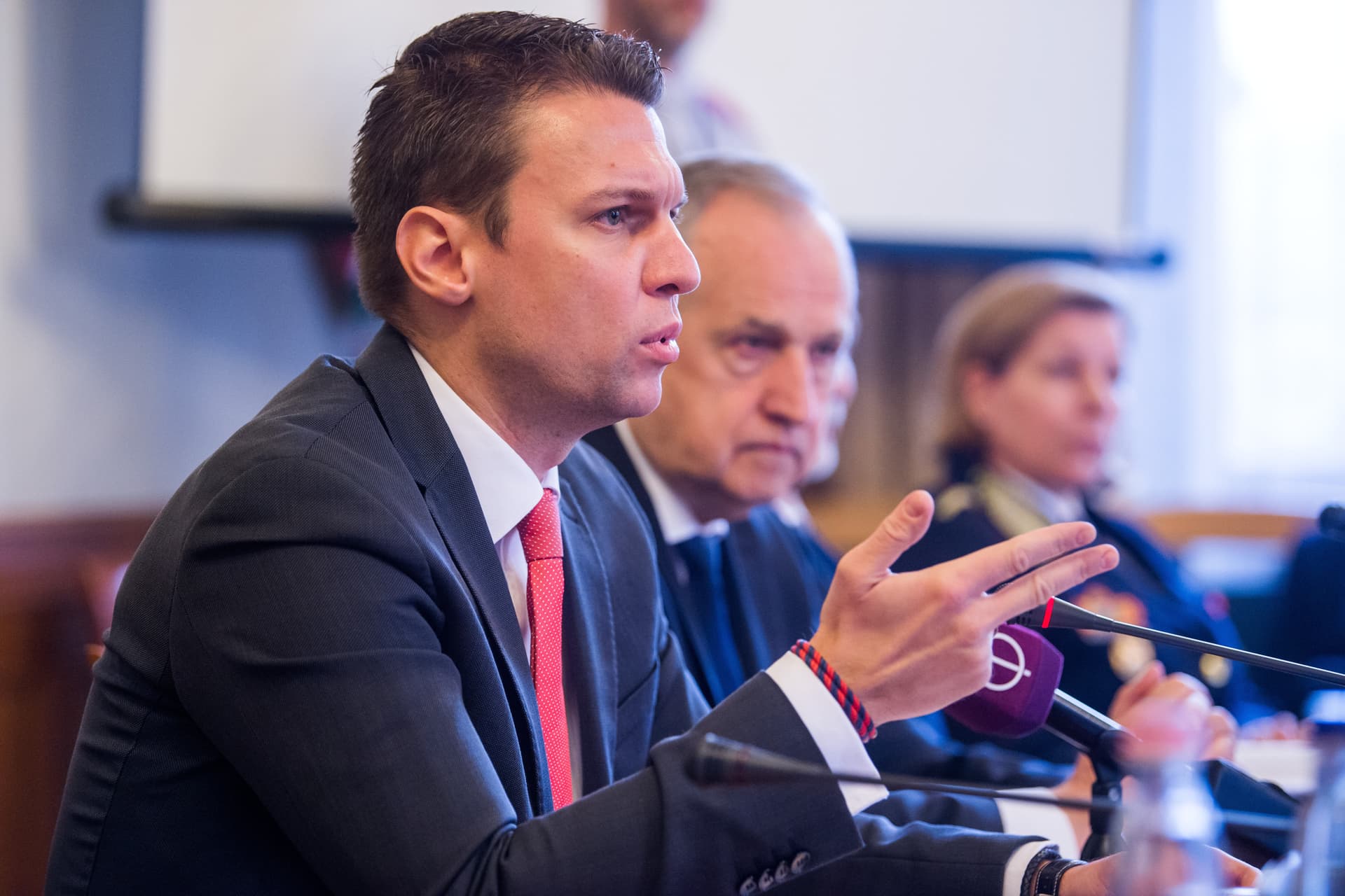 Menczer Tamás: Magyarország nem támogatja a gázársapka bevezetését