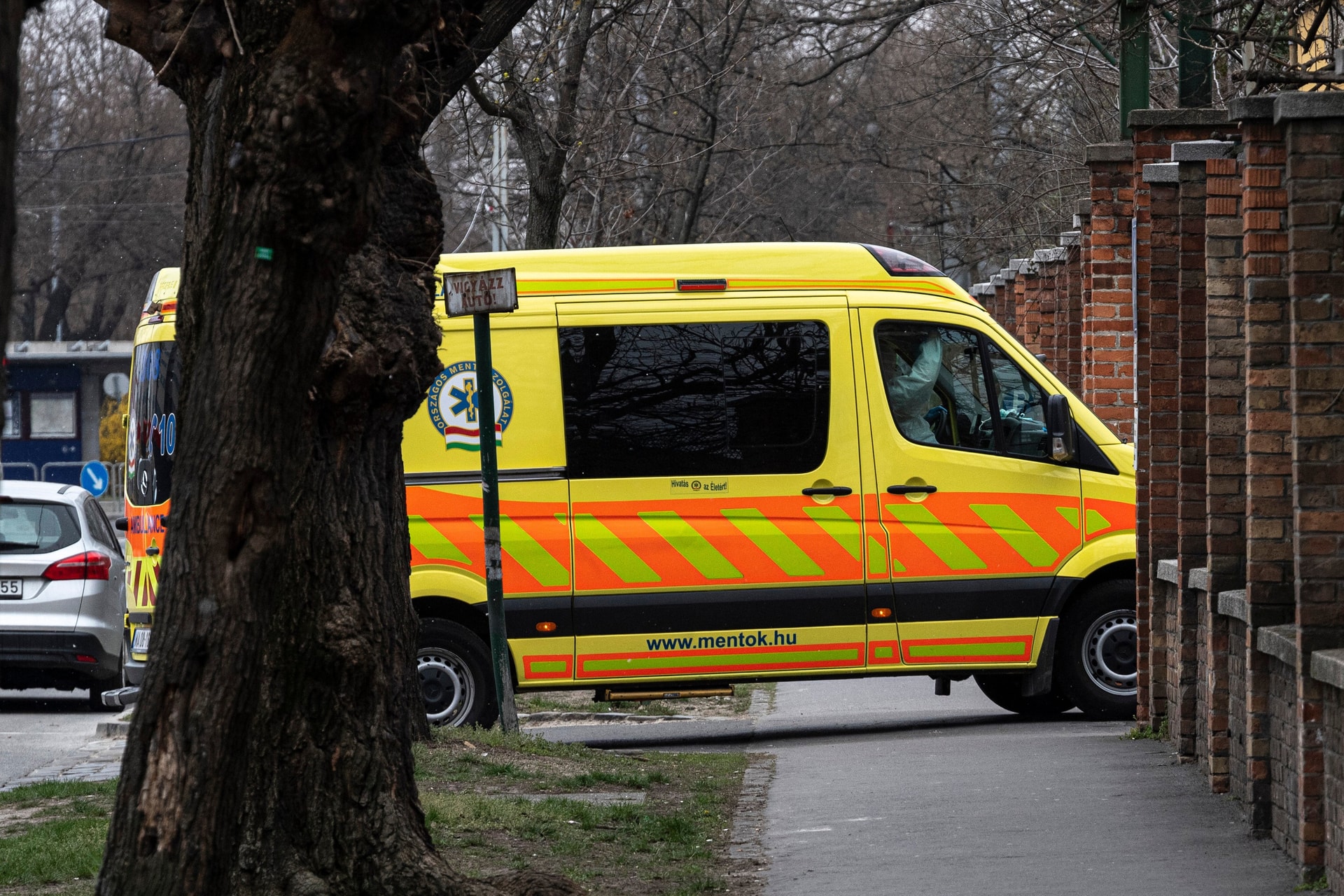 Taxizni akart a mentőautóval
