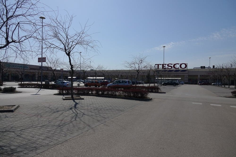 A Tesco mosdójában erőszakoltak meg egy nőt
