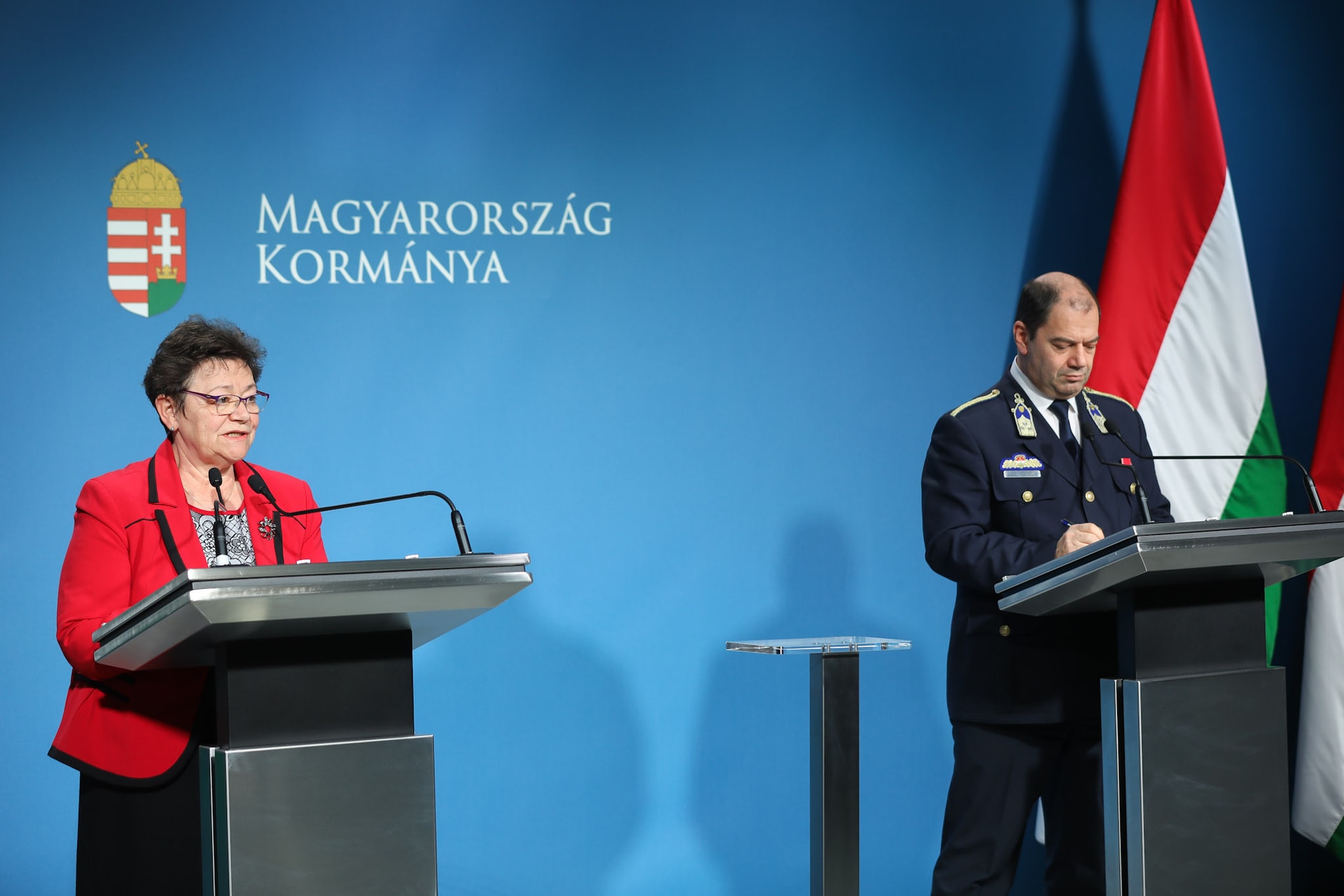 Müller Cecília: Mindenkitől áldozatot követel ez a helyzet