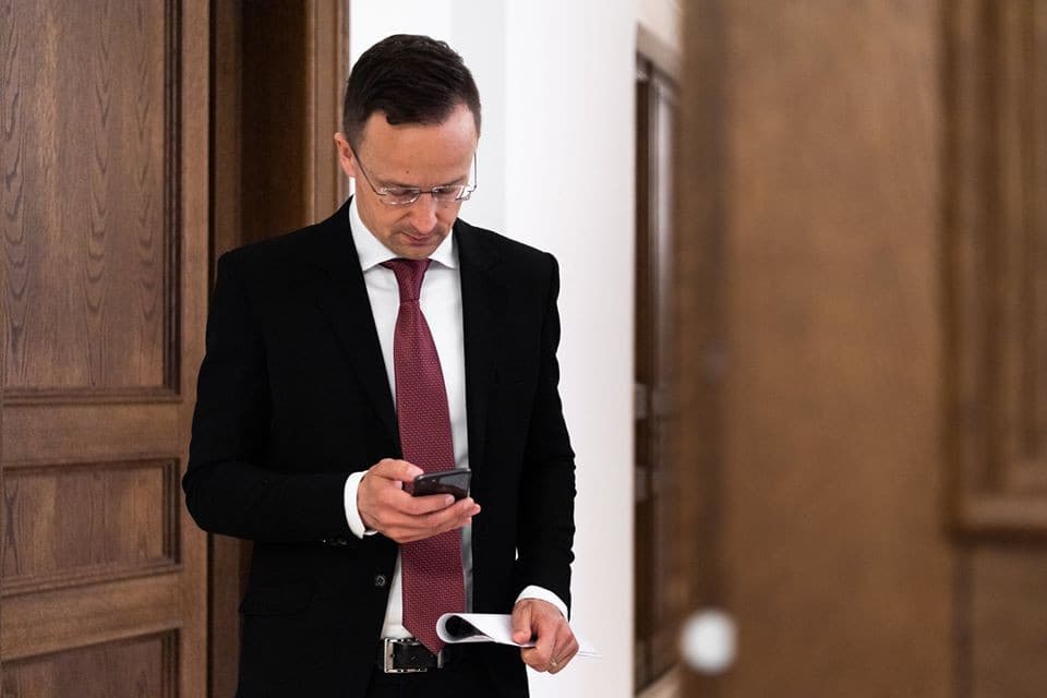 Szijjártó Péter telefonon tárgyalt a kínai külügyminiszterrel