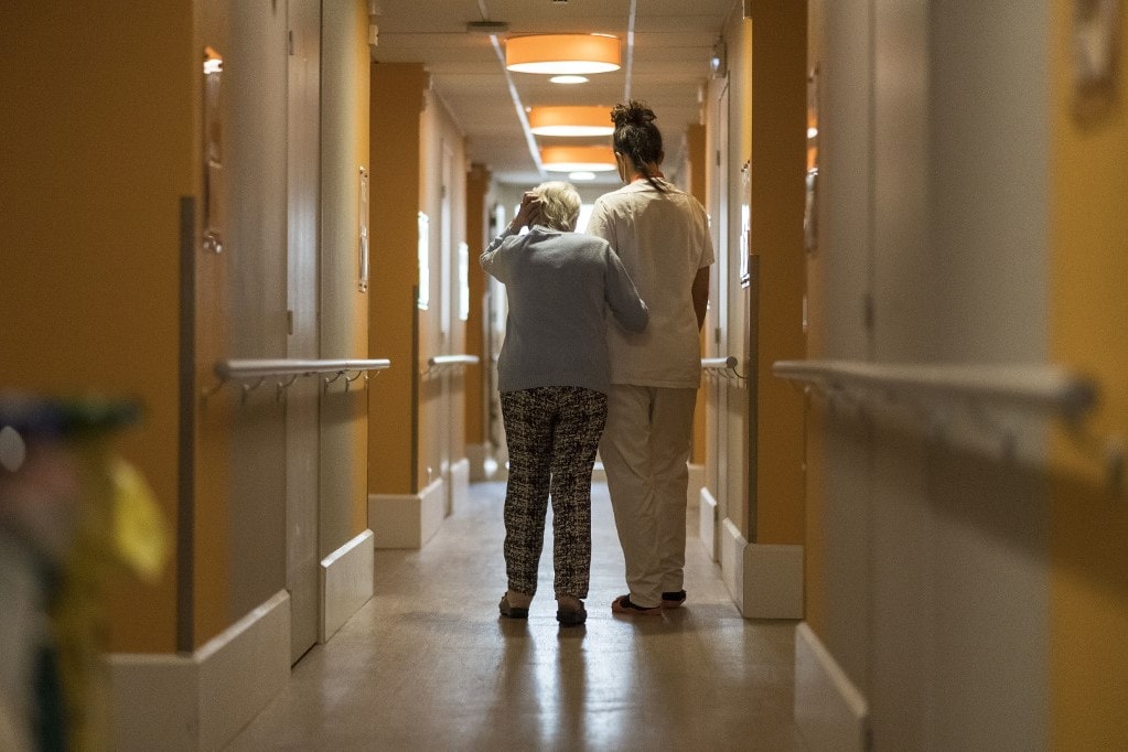 A Pesti úti idősotthonban 160 betegre jut egy nővér