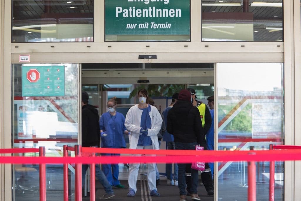 Magyarország Ausztriához viszonyítva időben lépett