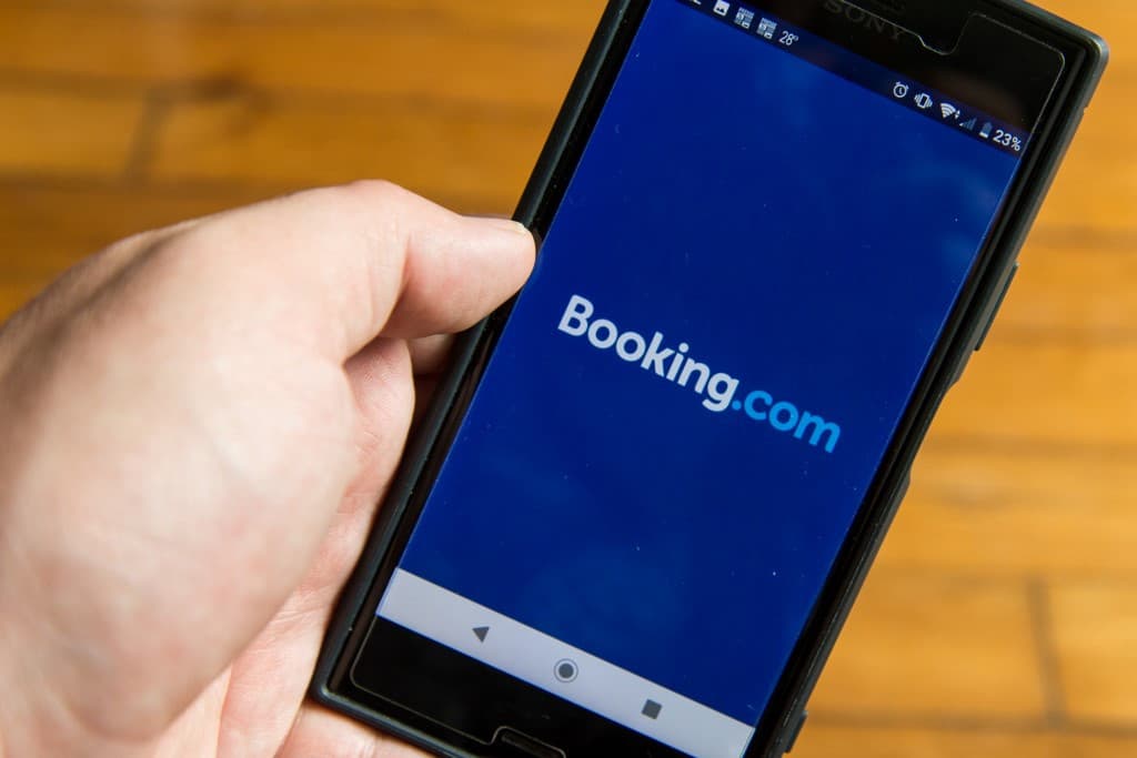 Van pénz a Booking zsebében, nem anyagi okai vannak a lassú fizetésnek