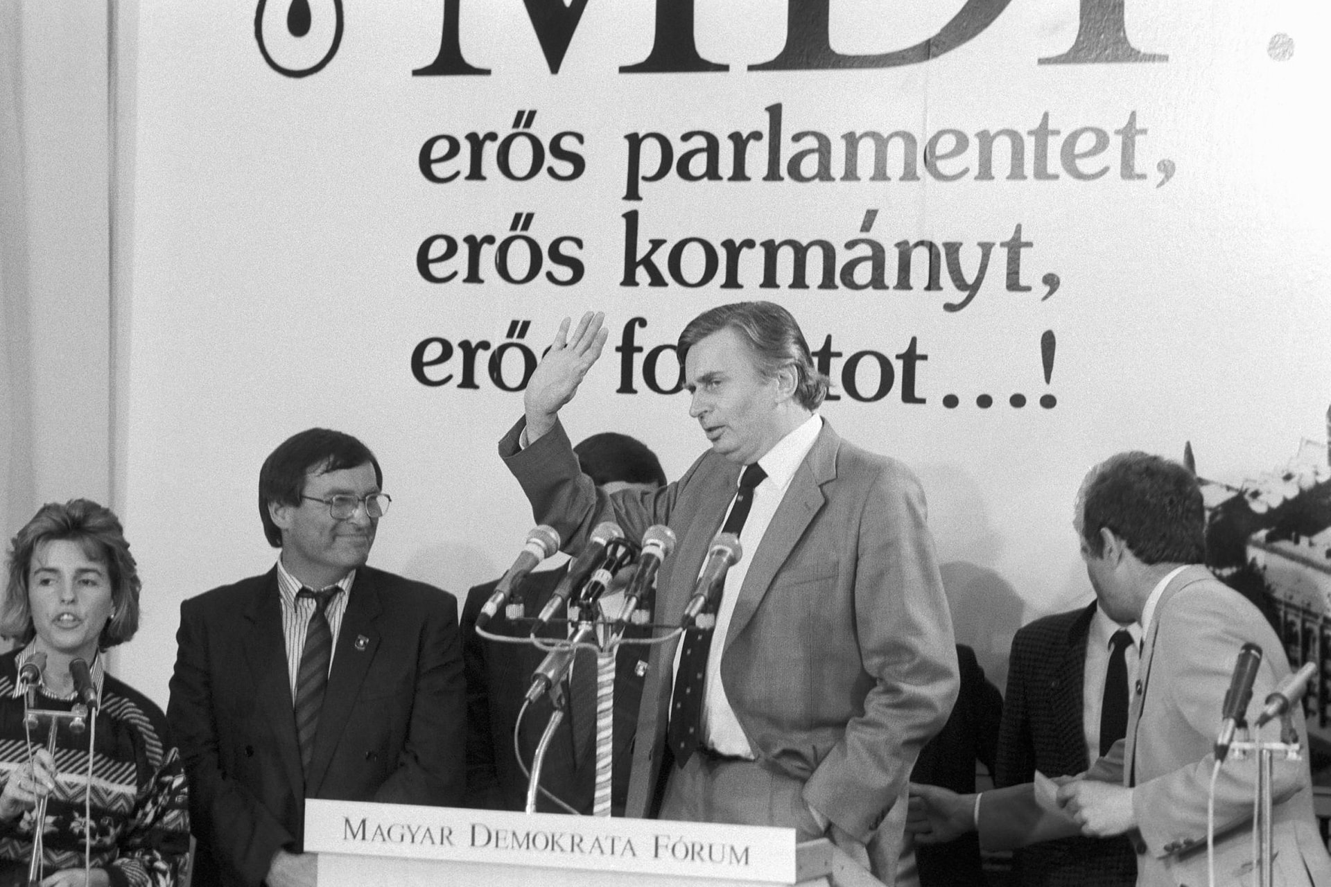 A nemzet bizalmából