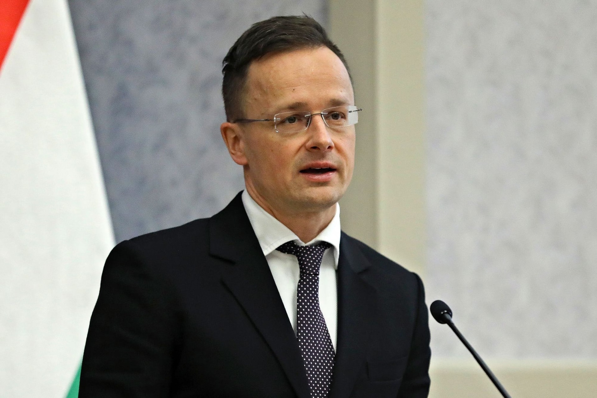 Kazahsztán 100 ezer maszkot adományozott Magyarországnak