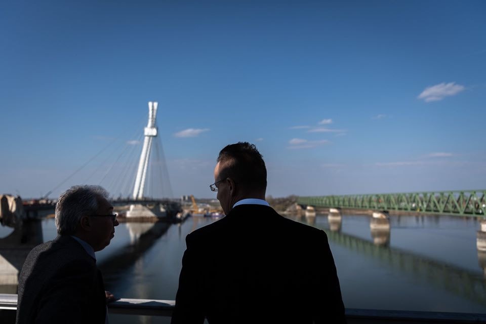 A nyár végére befejeződhet az új komáromi Duna-híd építése