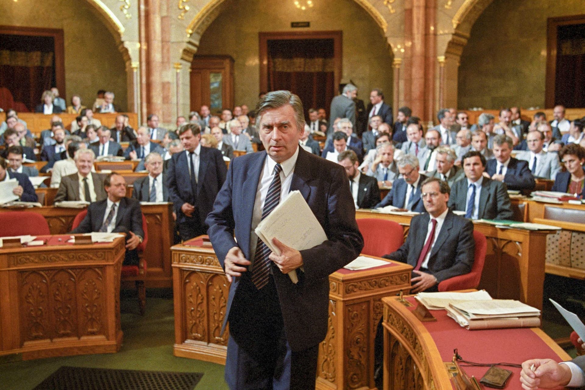 Szerény kormányos a viharos fokon