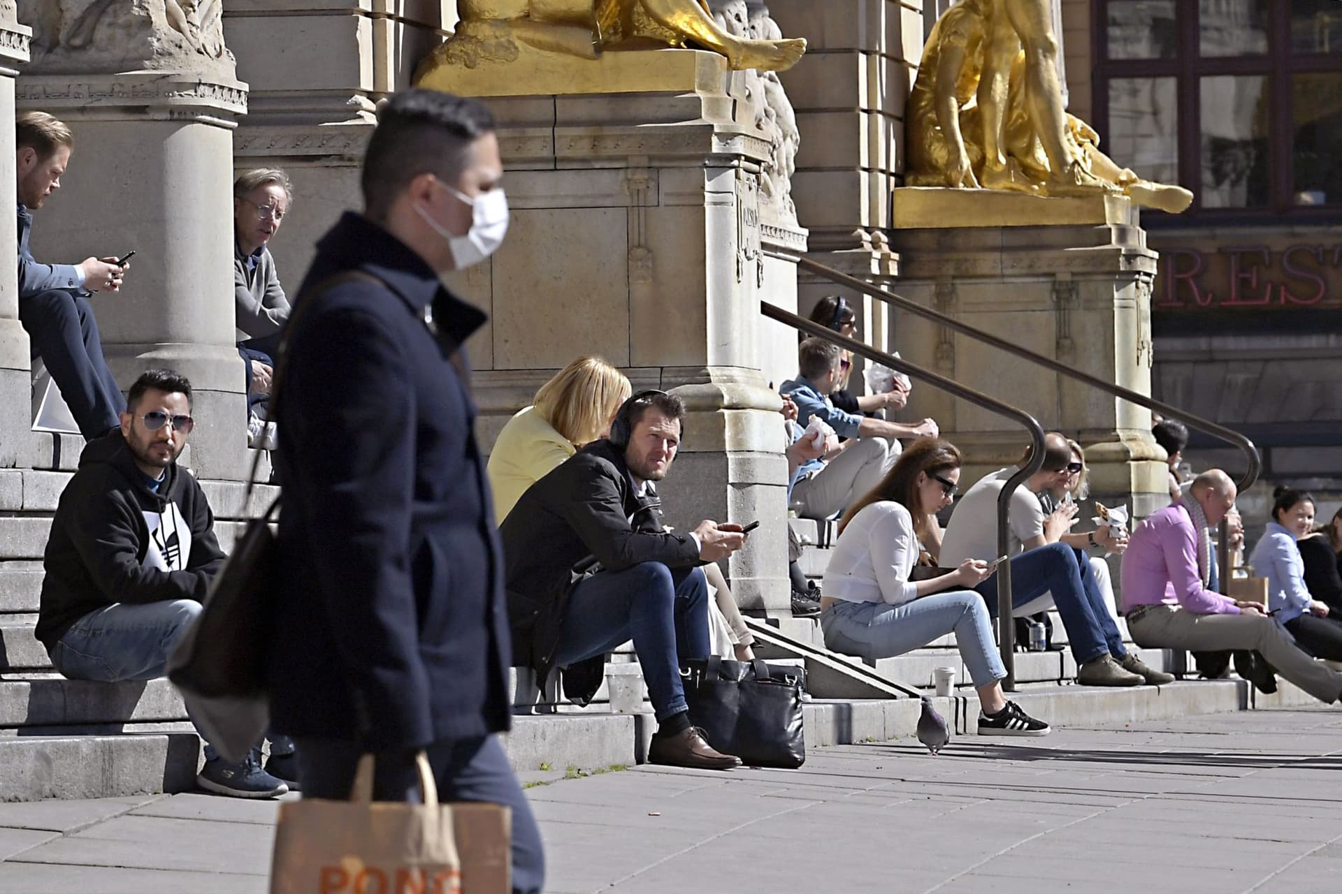 Az idősek szenvedik meg a svéd különutasságot