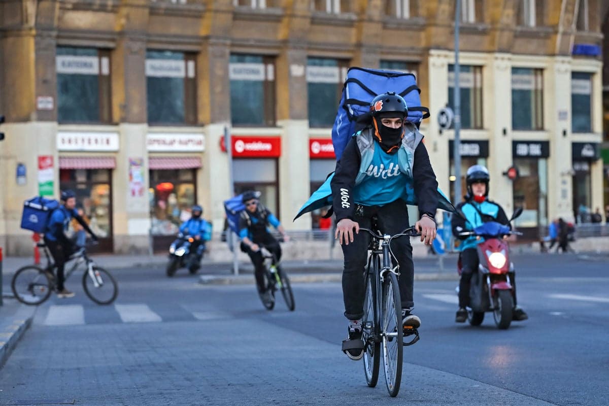 Százezreket menthet meg az állami bértámogatás