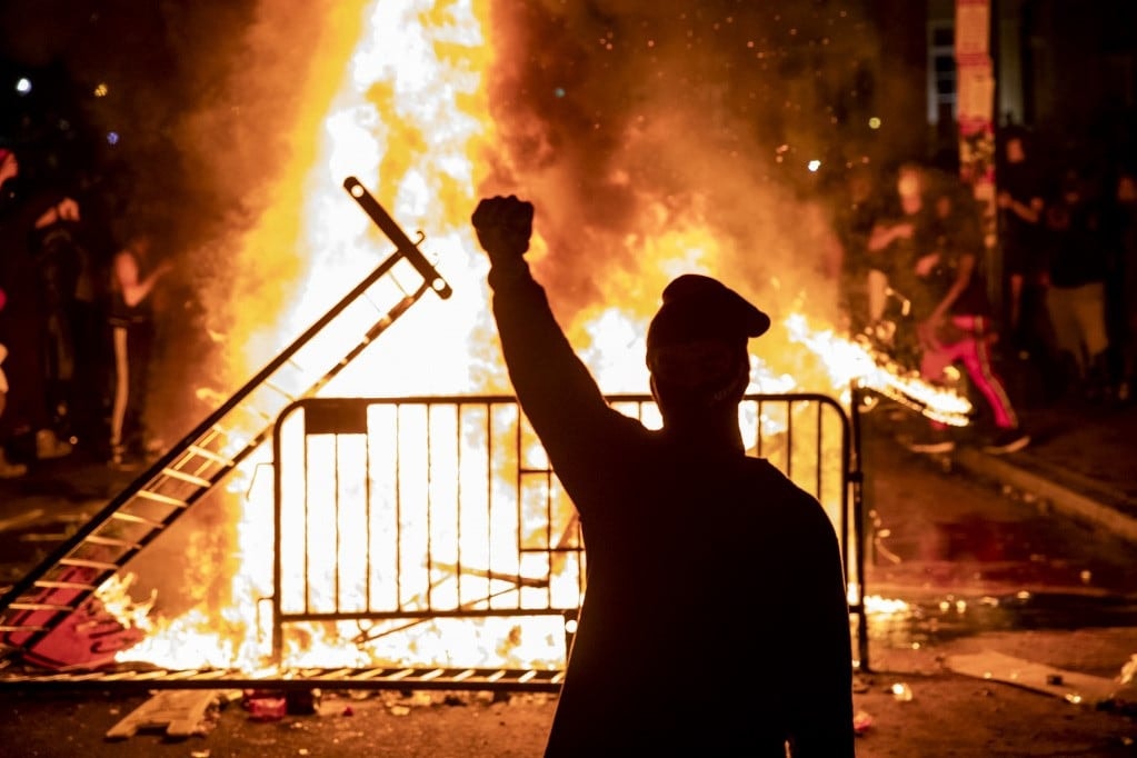 Az amerikai baloldal a zavargók oldalára állt a rendőrökkel szemben