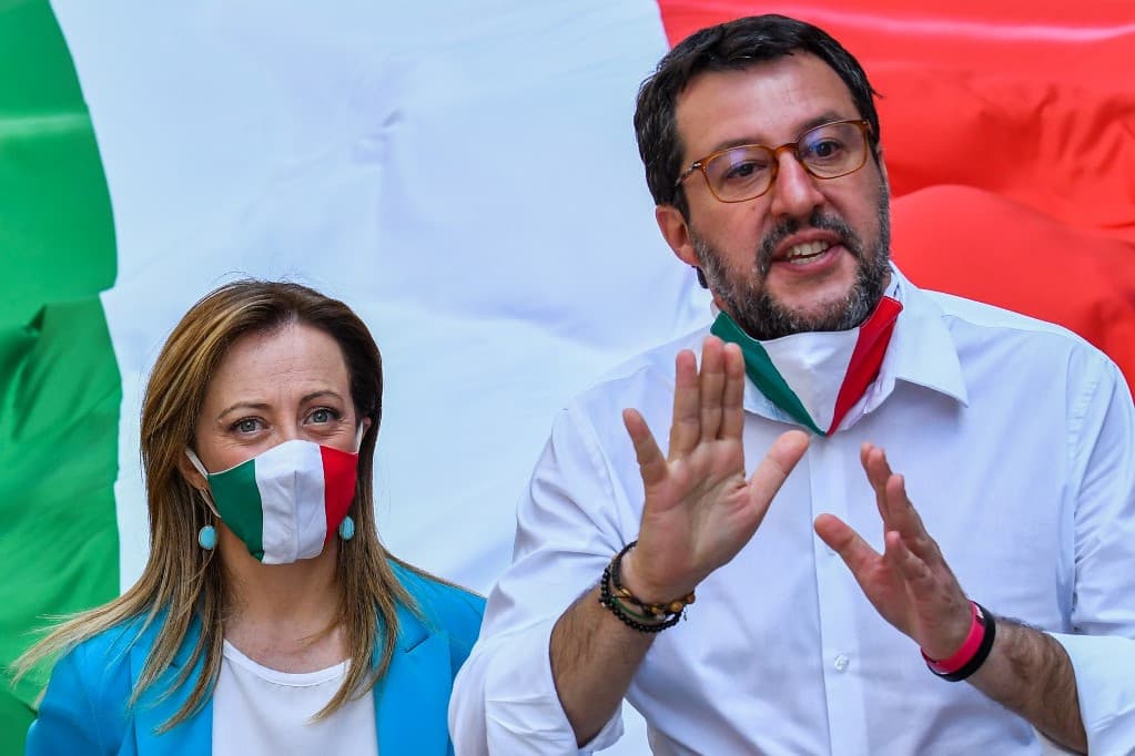 „Felelőtlen őrültként viselkedtek, Conte!”