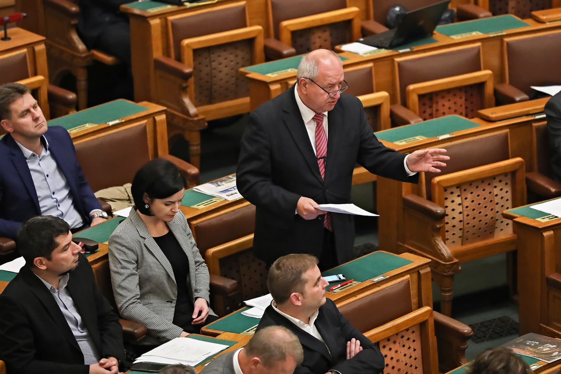 Áldozati szerepben tetszeleg az ellenzék