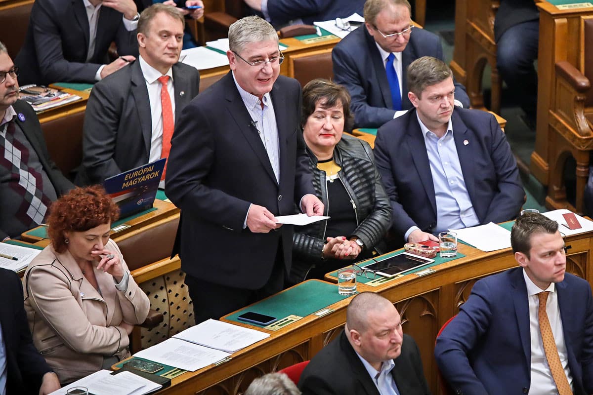 Fidesz: Ha a baloldalon múlt volna, már kórházi ellátás sem lenne