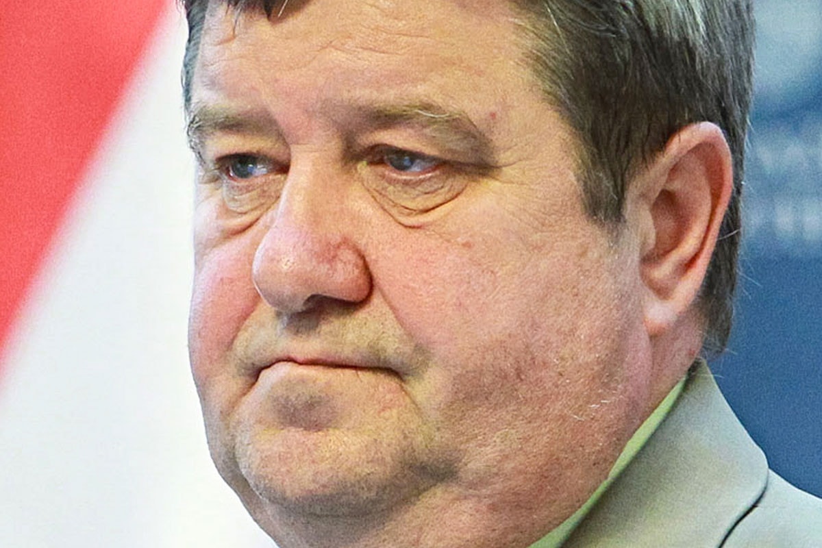 Járulékmentességet kapnak júliustól a dolgozó nyugdíjasok