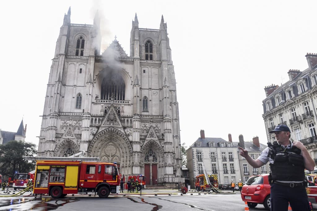 Tűz ütött ki a nantes-i székesegyházban