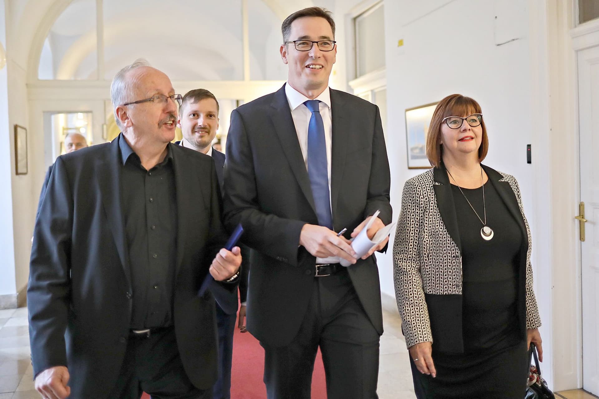 Balos mesék sarcolásról, kivéreztetésről, siralmakról