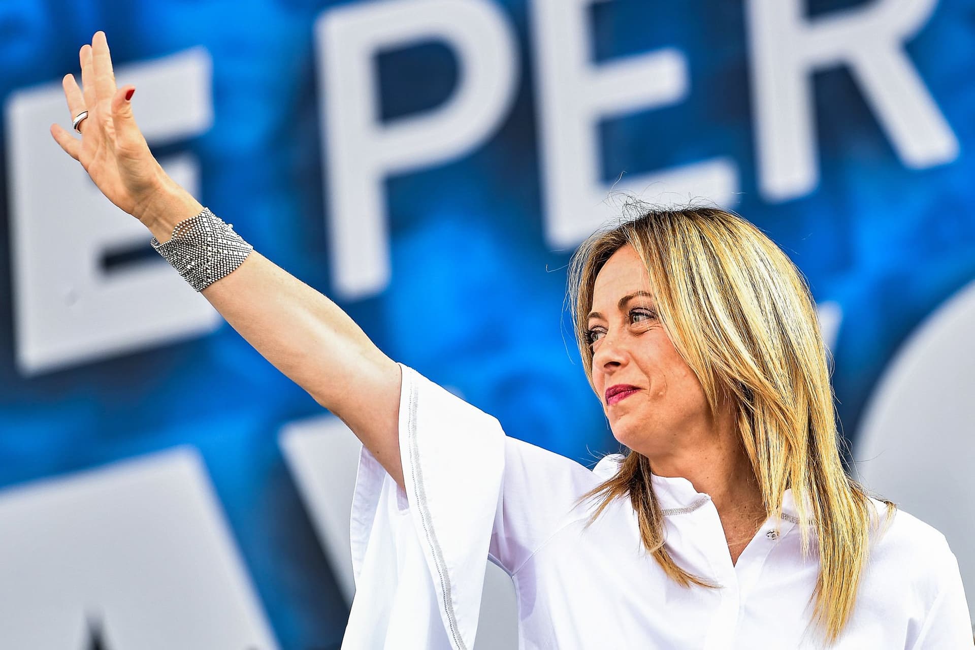 A Meloni vezette jobboldal többséget szerzett a parlament mindkét házában a végleges eredmények szerint