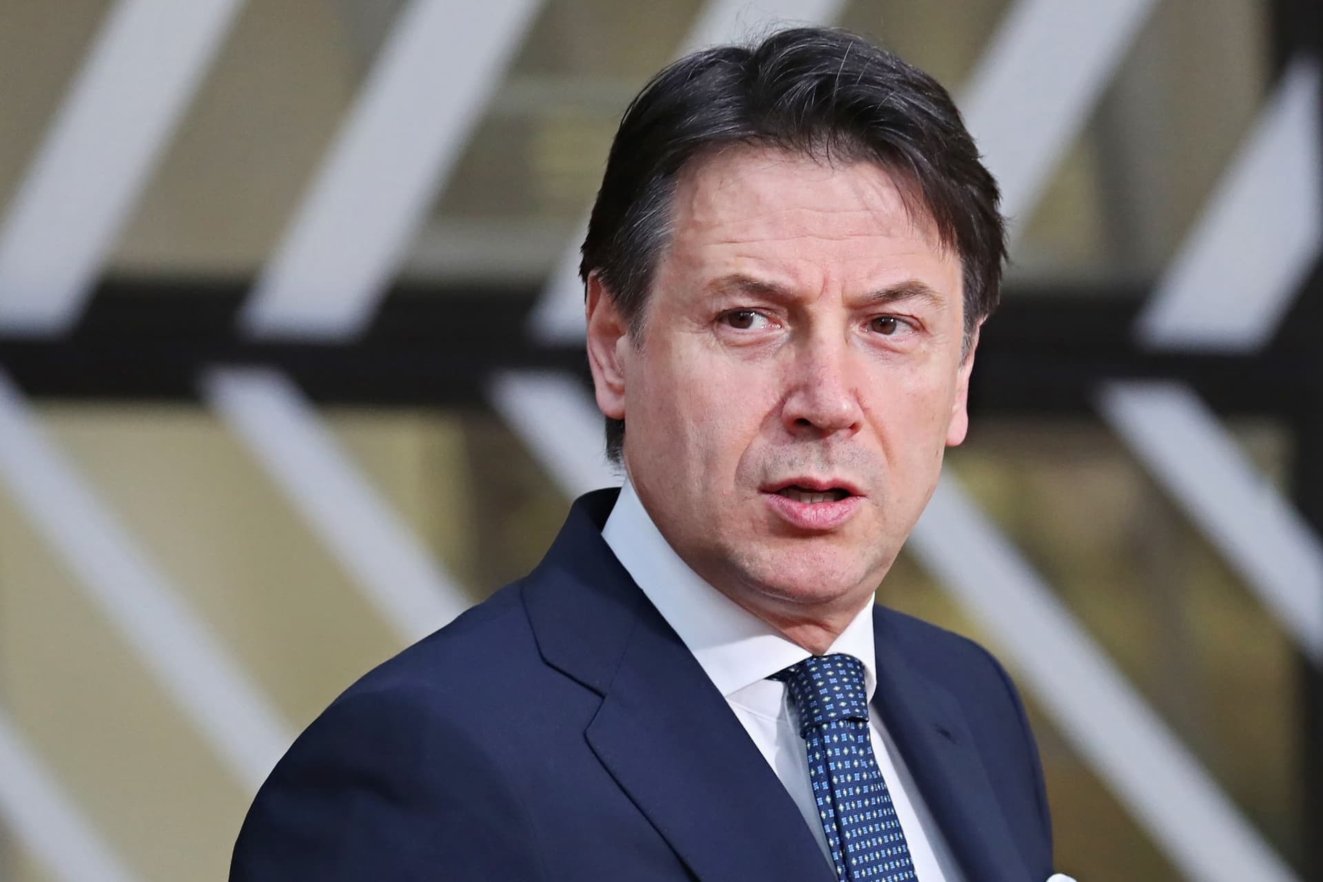 Mégis kikéri az ellenzék véleményét Giuseppe Conte