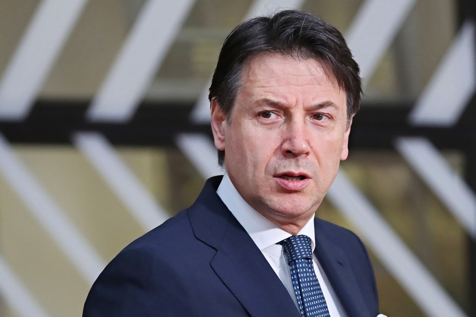 Mégis kikéri az ellenzék véleményét Giuseppe Conte