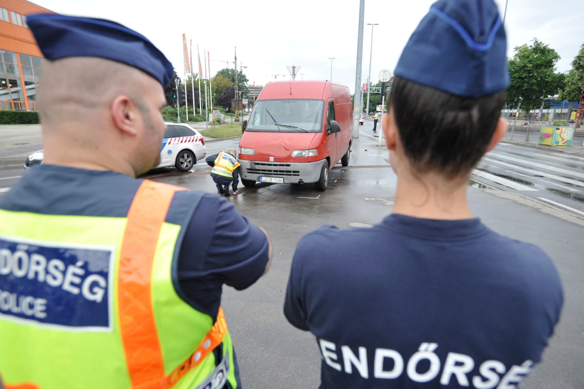 Balesetek: a 82-es és a 84-es főutat is lezárták