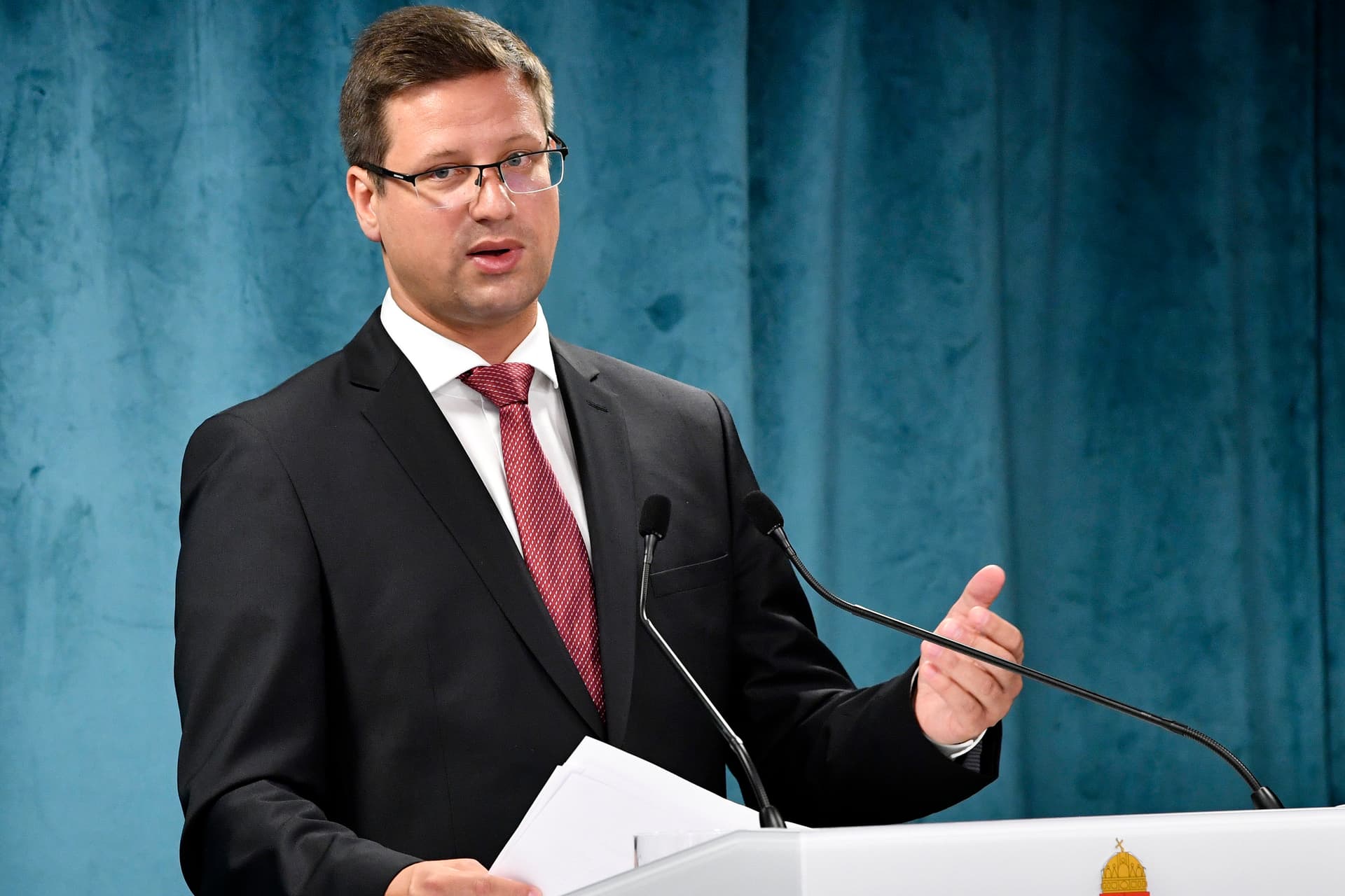 Gulyás Gergely pert indít két baloldali propagandalap ellen
