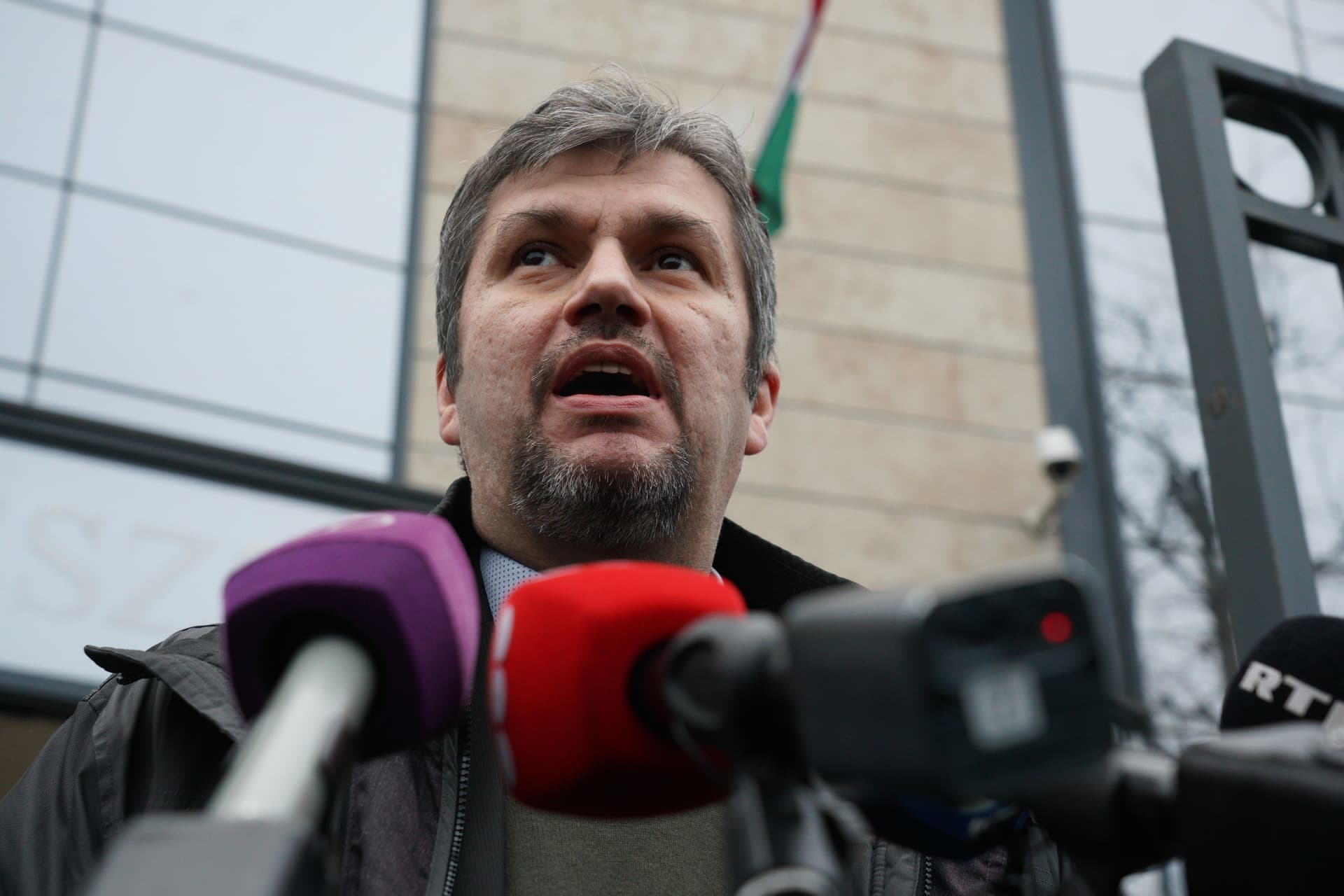 Hadházy Ákos otthonába érkezhetnek a konzultációs ívek