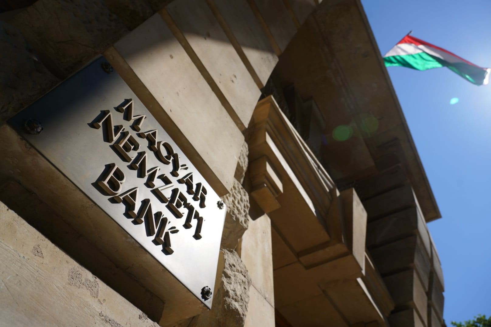 Összesen hatvanmilliós bírságot szabott ki a jegybank tiltott piaci manipulációért