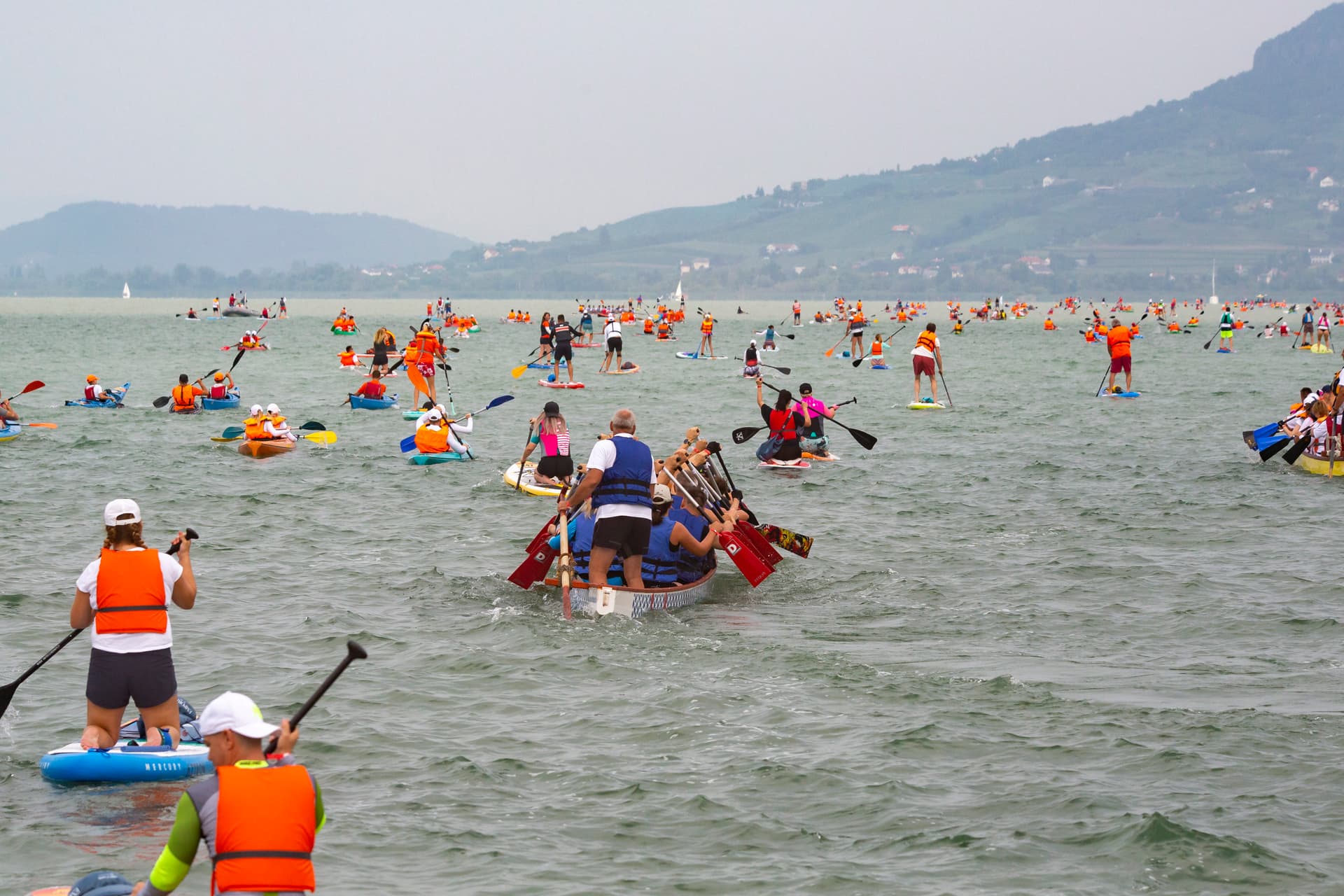 Rossz időjárás miatt halasztják a Balaton-átevezést