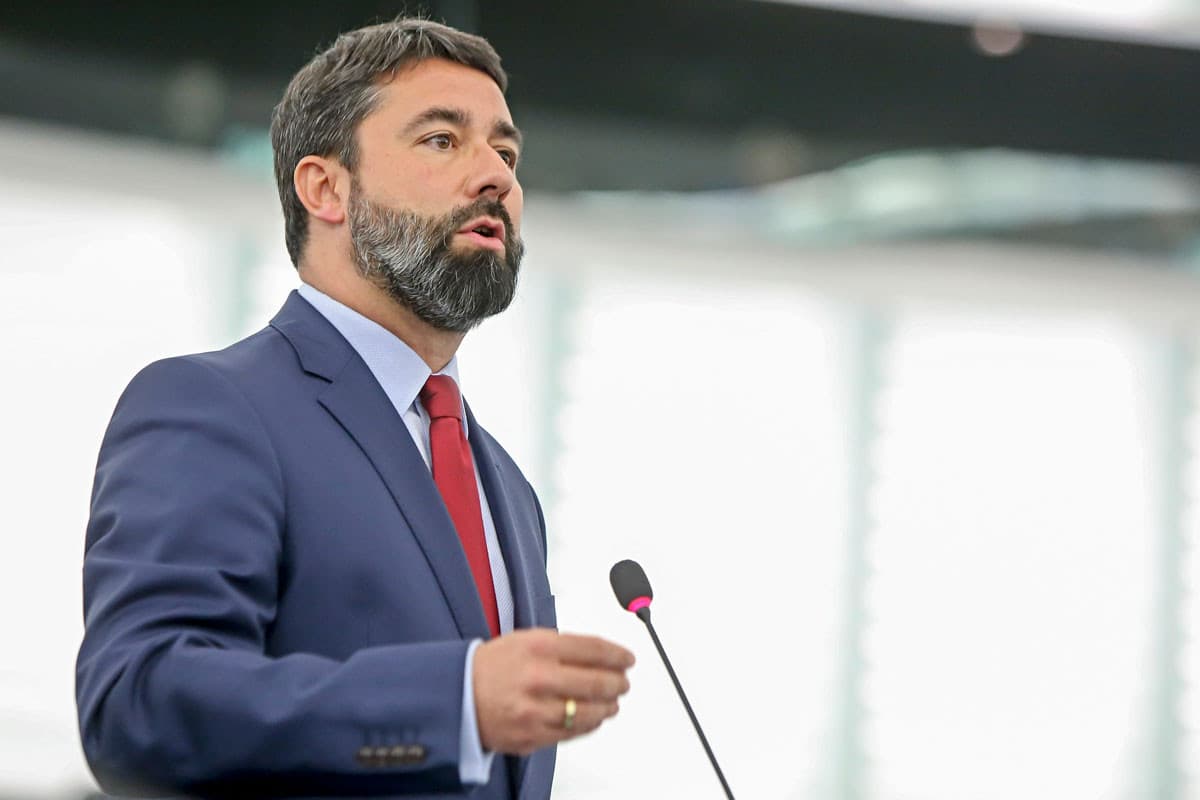 Újabb tagállam a jogállamisági támadások kereszttüzében