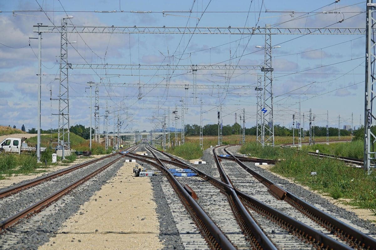 Már keresik a varsói gyorsvasút környezetvédelmi munkarészeinek kidolgozóit