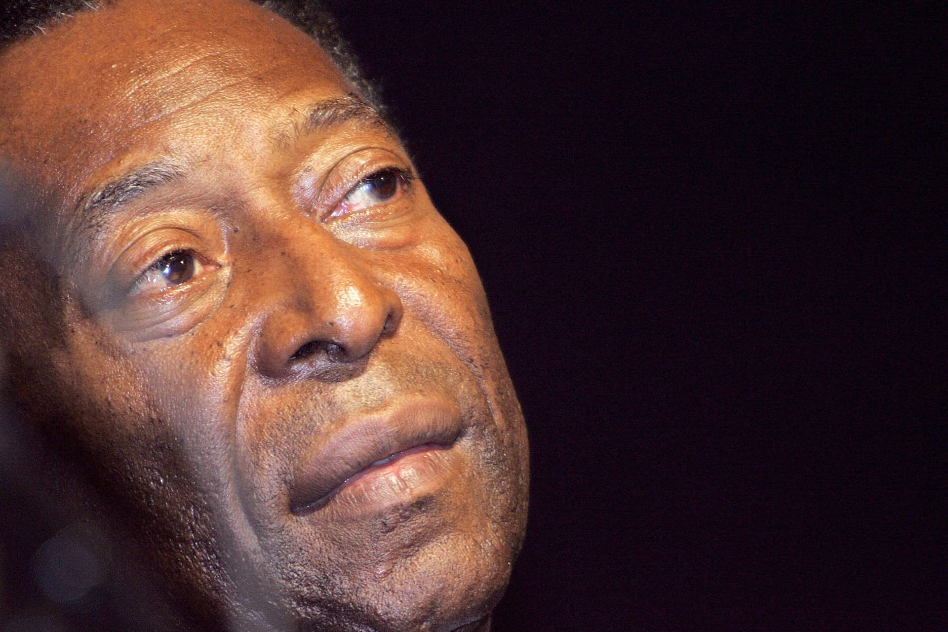 Pelé családja cáfolja, hogy a legendás labdarúgó haldoklik