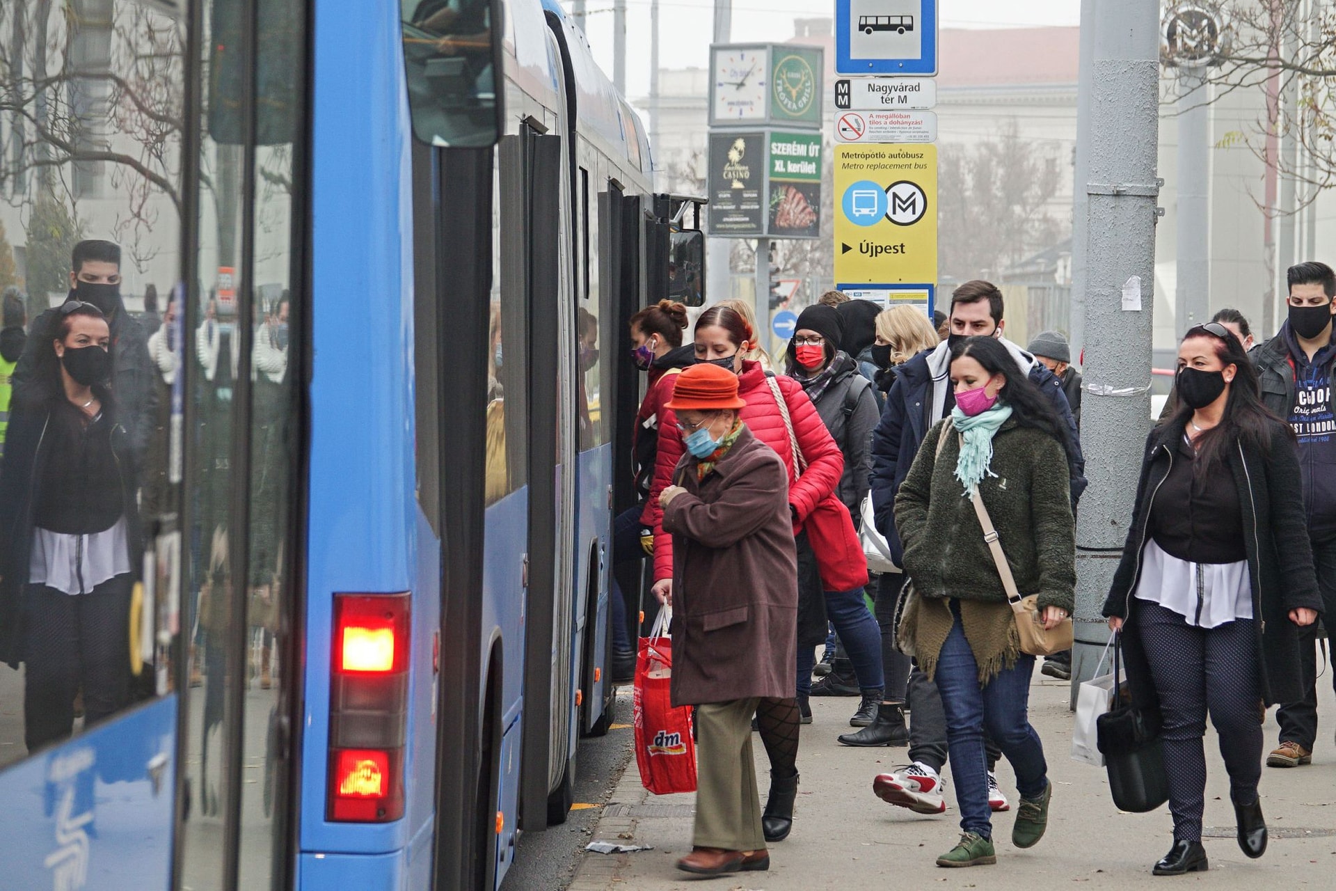 Így változik meg a közlekedési rend a fővárosban március 15-én