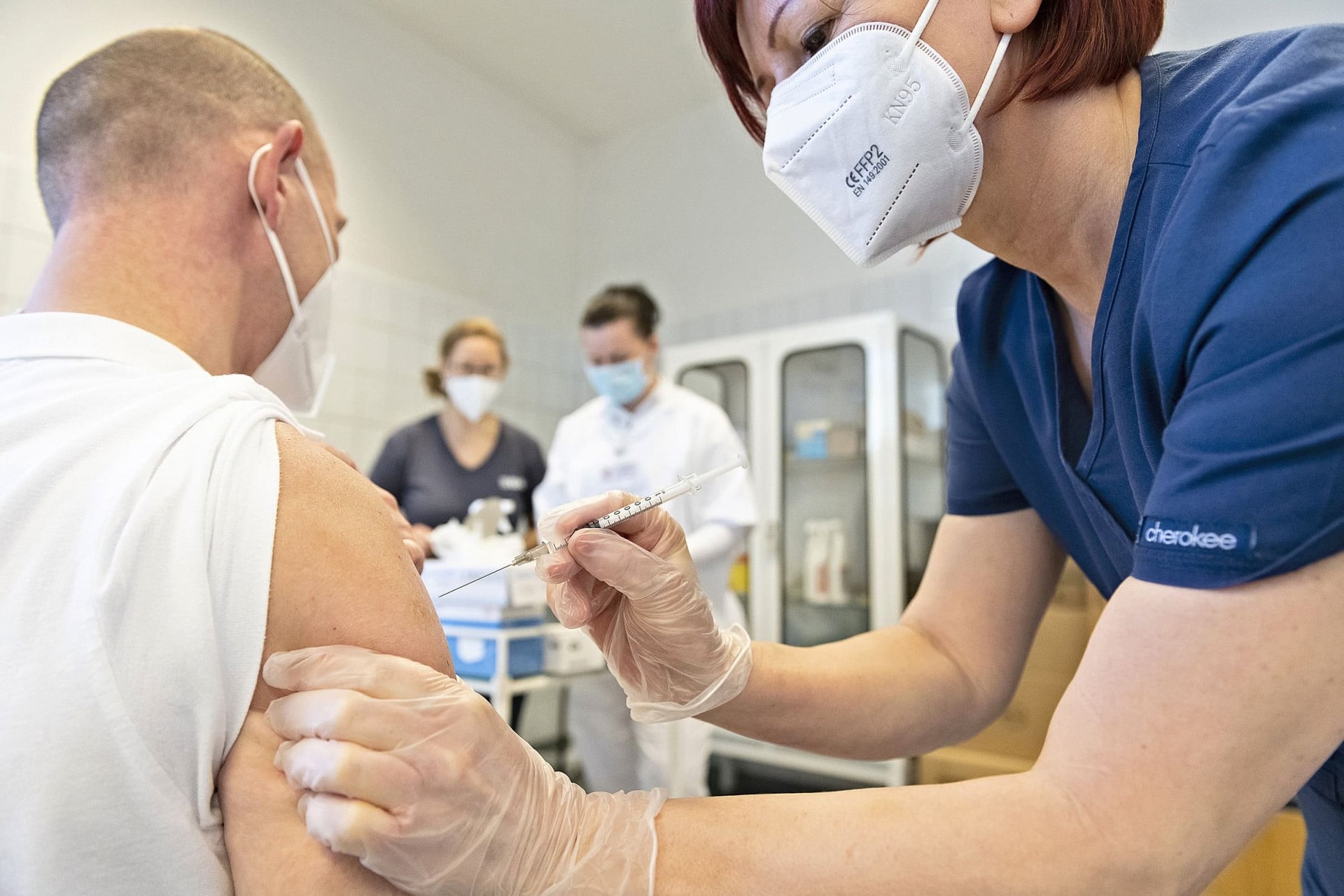 Ebben a sorrendben kaphatják meg a magyarok az oltást