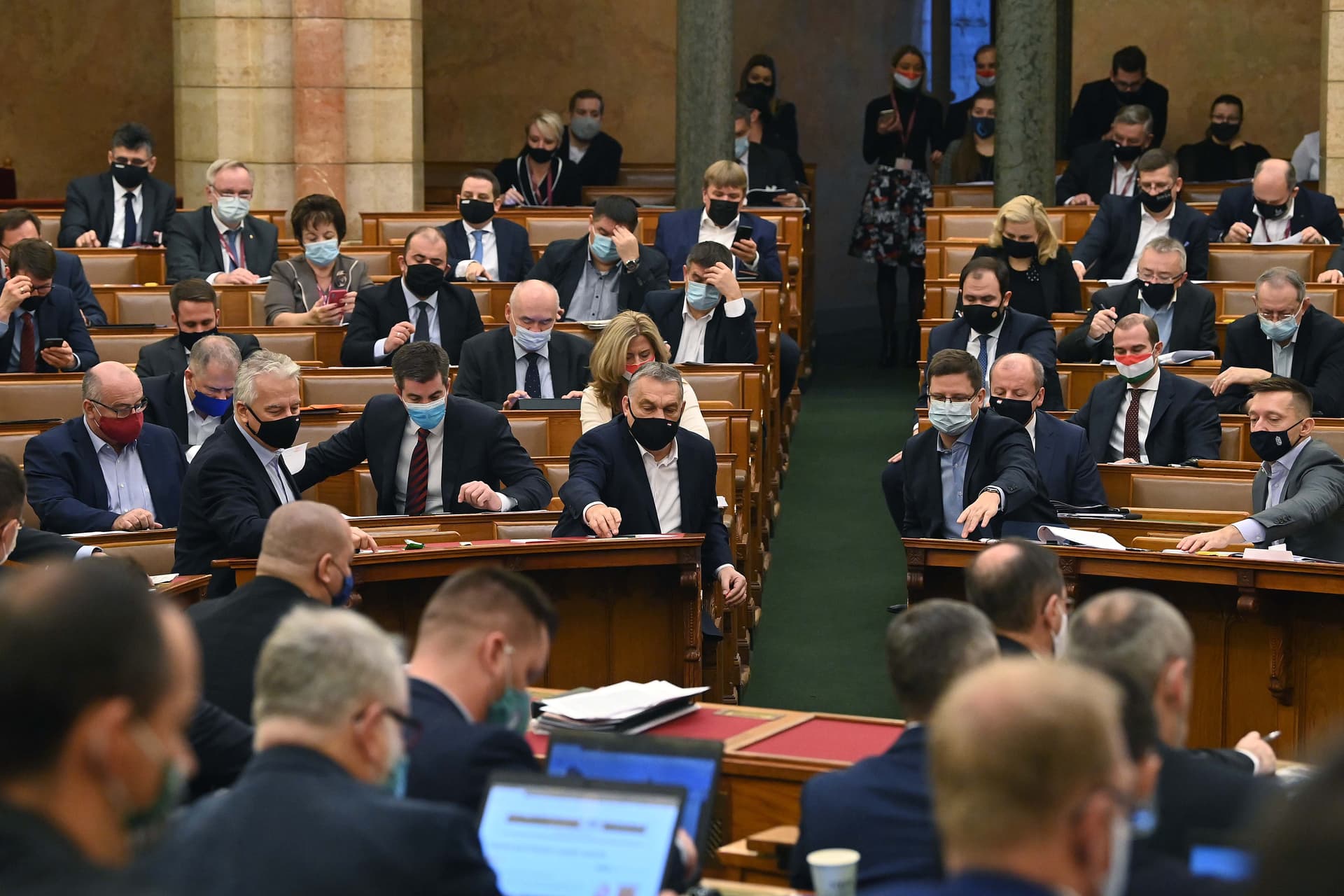 Elfogadták az alaptörvény módosításait