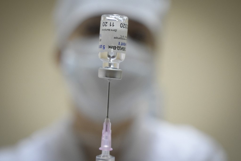Az uniós gyógyszerügynökség tárgyalásokat folytat az orosz vakcina gyártójával