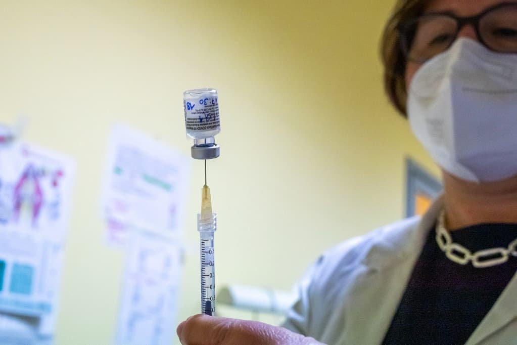 Teljes körű látogatási tilalmat vezetnek be a Debreceni Egyetem klinikai központjában