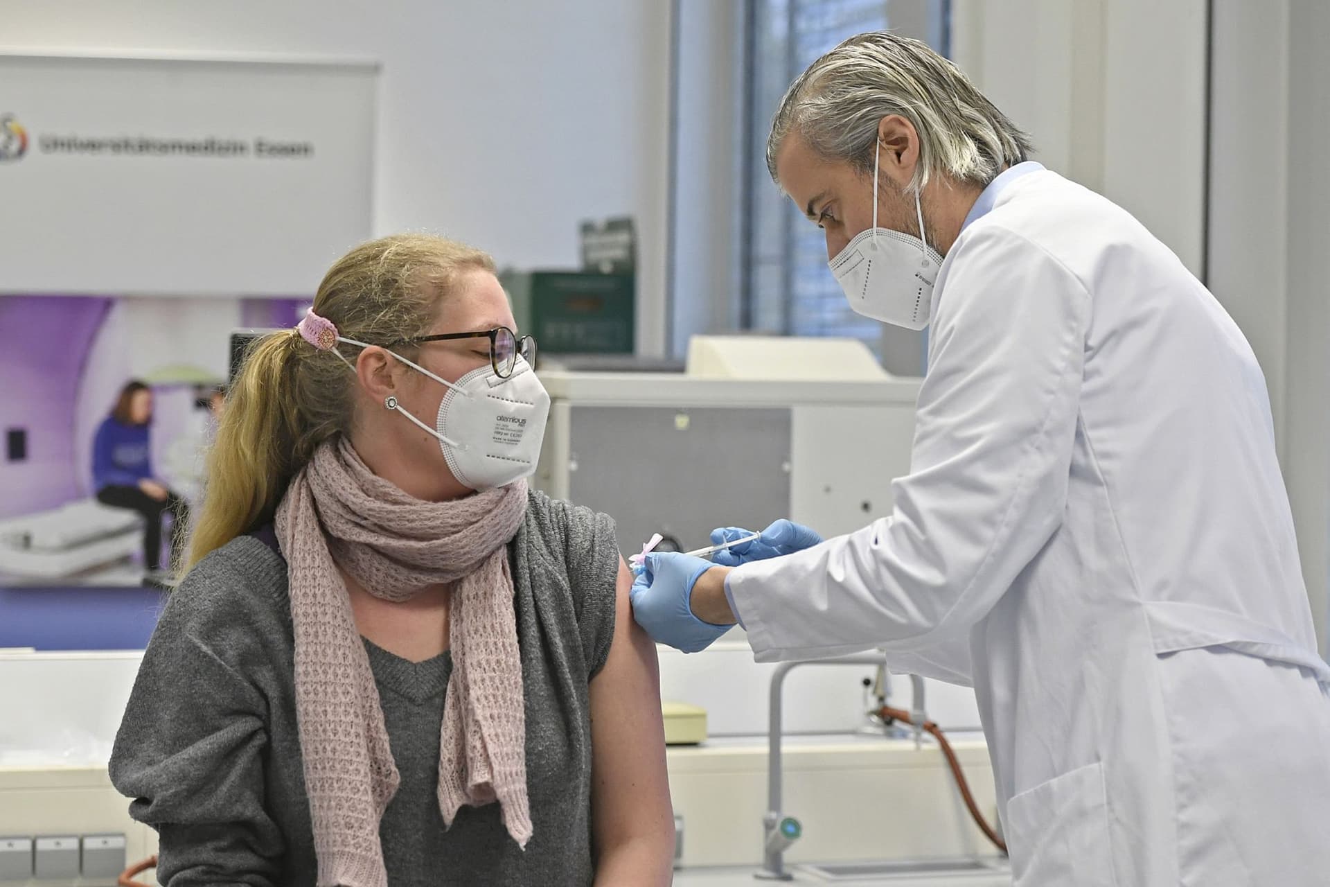 Felmenthetik a beoltottakat a korlátozások alól Németországban