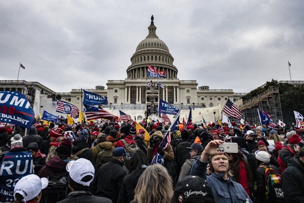 Trump híve volt a Capitolium ostroma miatt meghalt rendőr