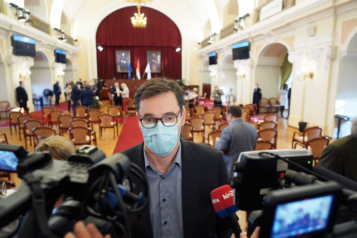 Karácsony járványhelyzeti mérlege: haveri kinevezések, megszorítások