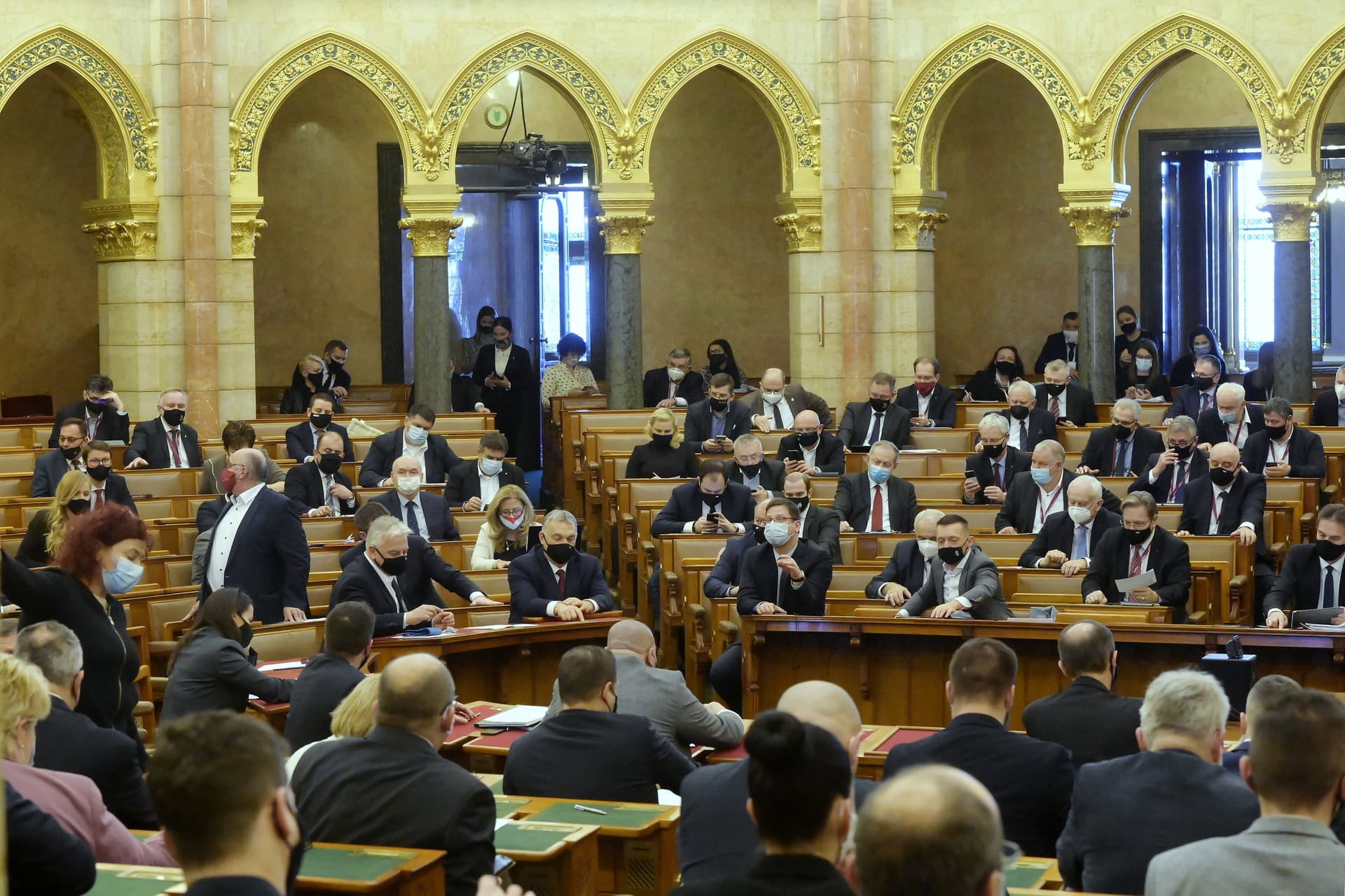 A veszélyhelyzet meghosszabbításáról is szavaznak