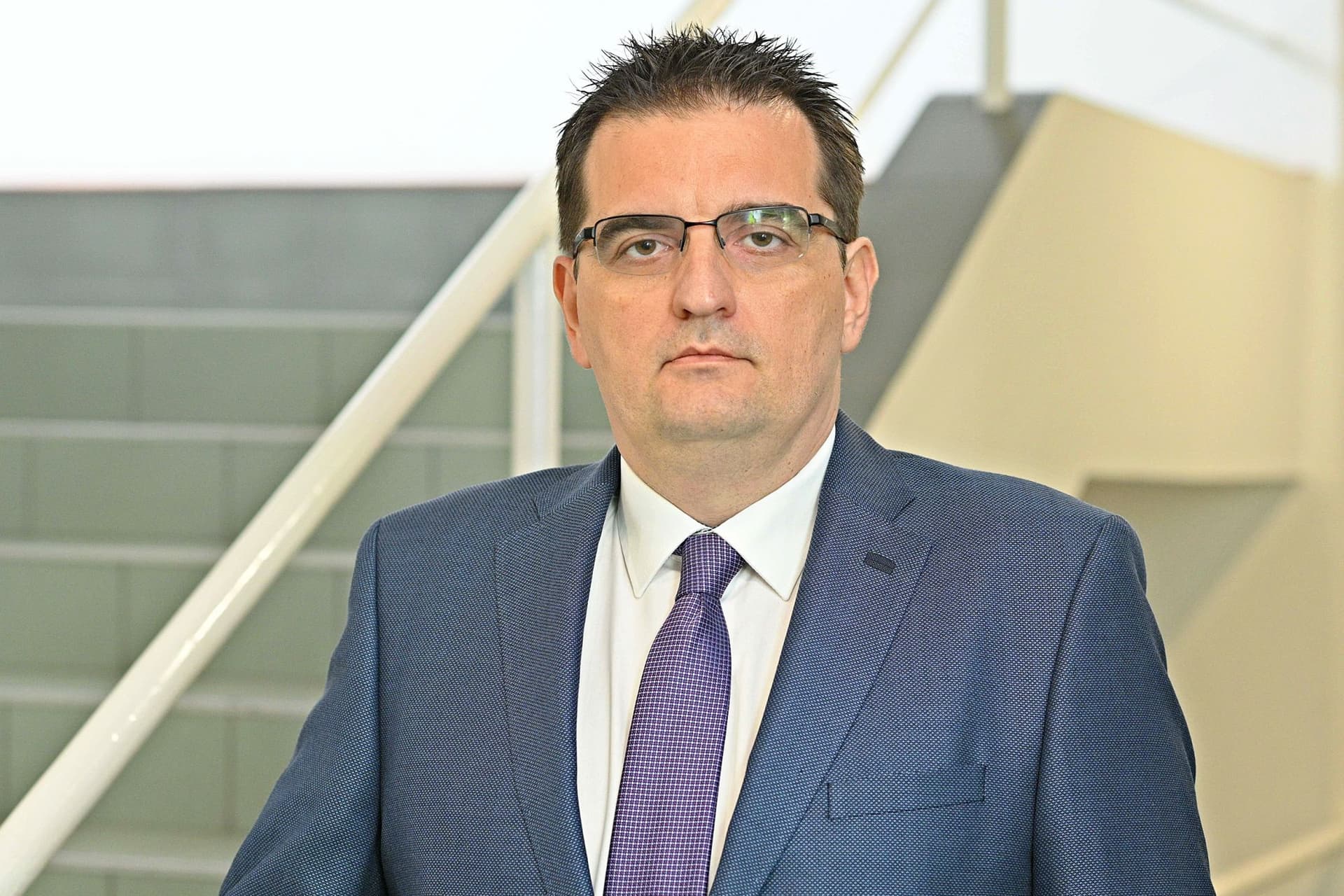 Felsőbb utasításra söprik szőnyeg alá az ellentéteket