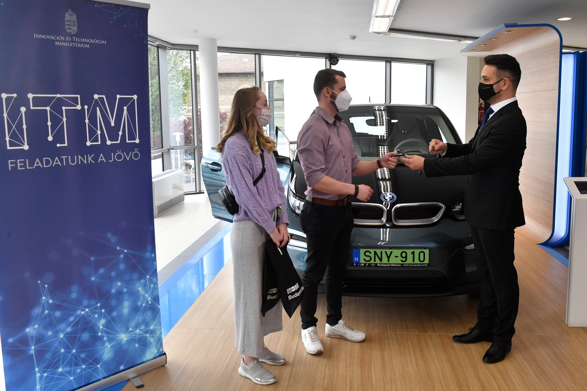 Újabb pályázat indul az elektromos gépjárművek vásárlásának támogatására