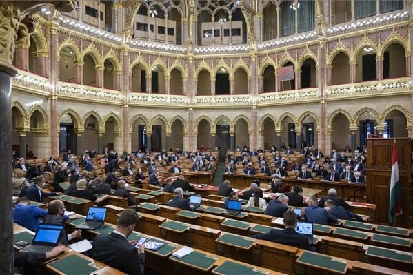 Elstartol az őszi ülésszak