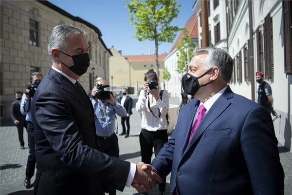 Orbán Viktor: Az oltásokkal lehet legyőzni a vírust