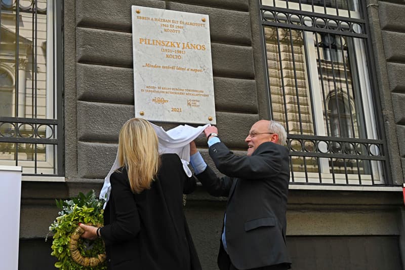 Emléktáblát avattak Pilinszky János tiszteletére