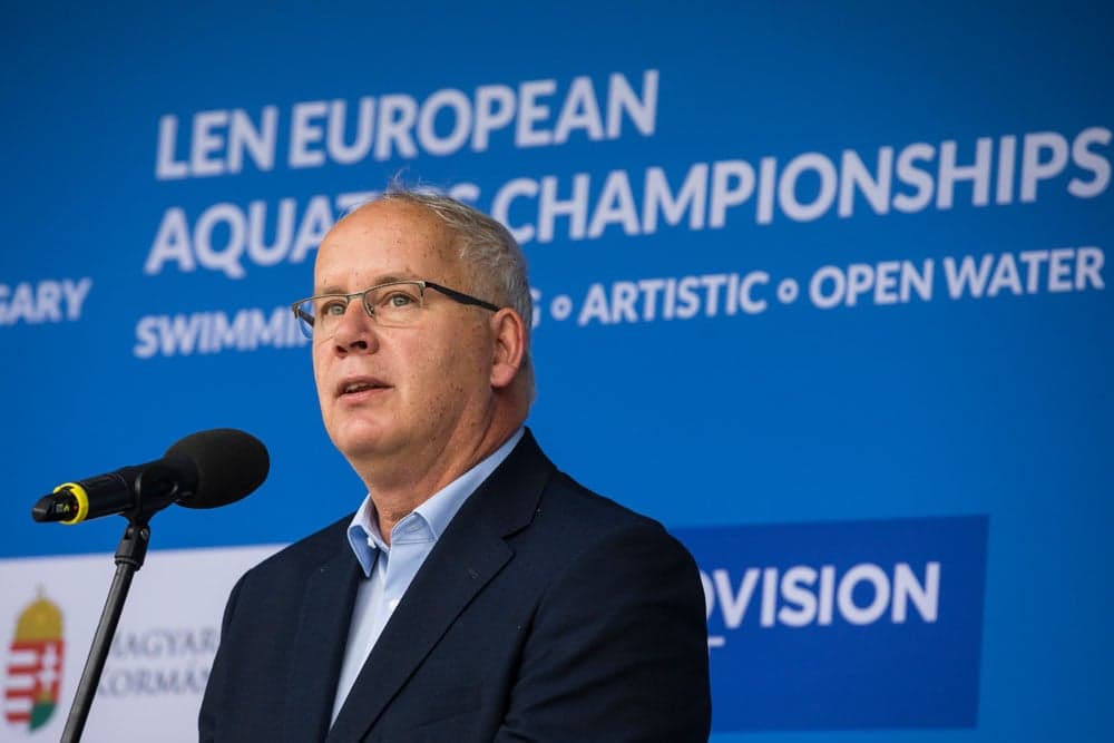 Wladár Sándor: Rajtunk a világ szeme