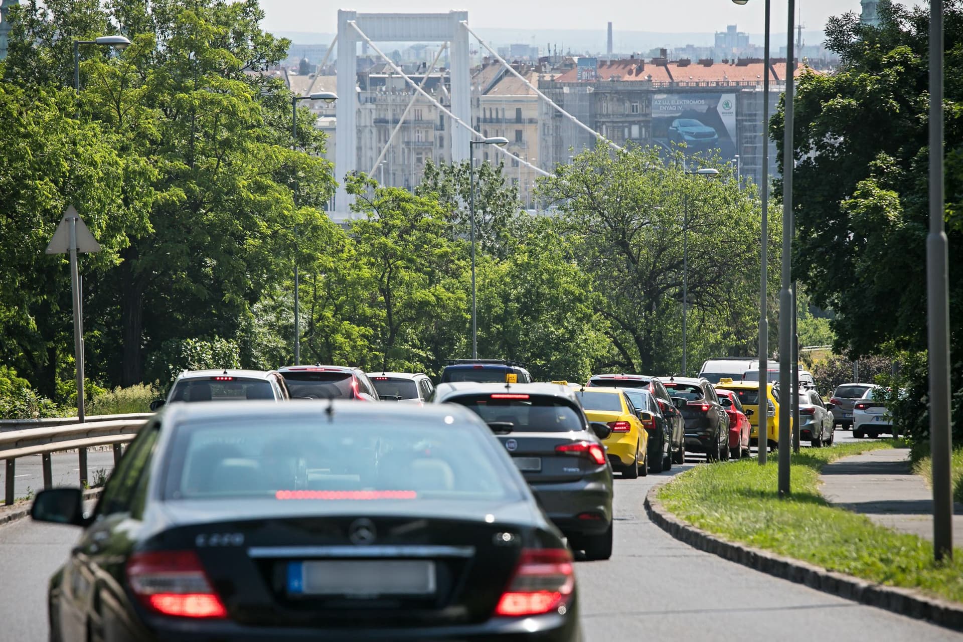 Szálljon ki a kocsiból, és menjen gyalog - üzeni Karácsony a panaszkodóknak